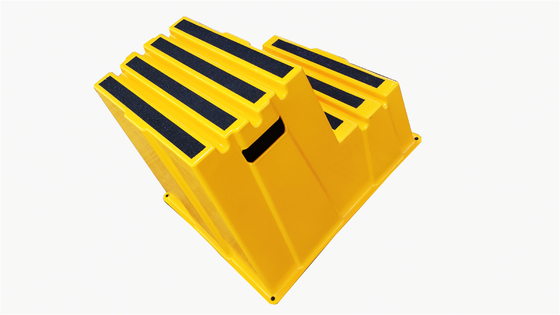 Safety Padded Step Stool HDPE High Step Ladders For Operating The Machine
