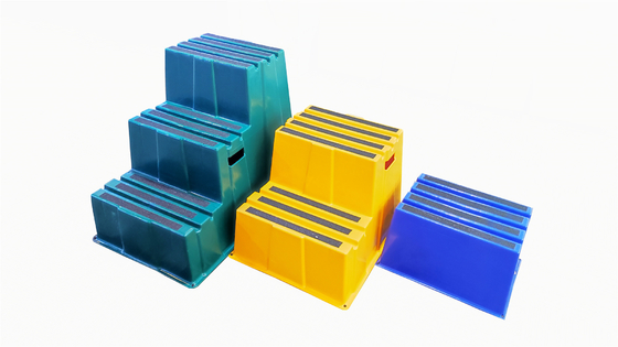 Safety Padded Step Stool HDPE High Step Ladders For Operating The Machine